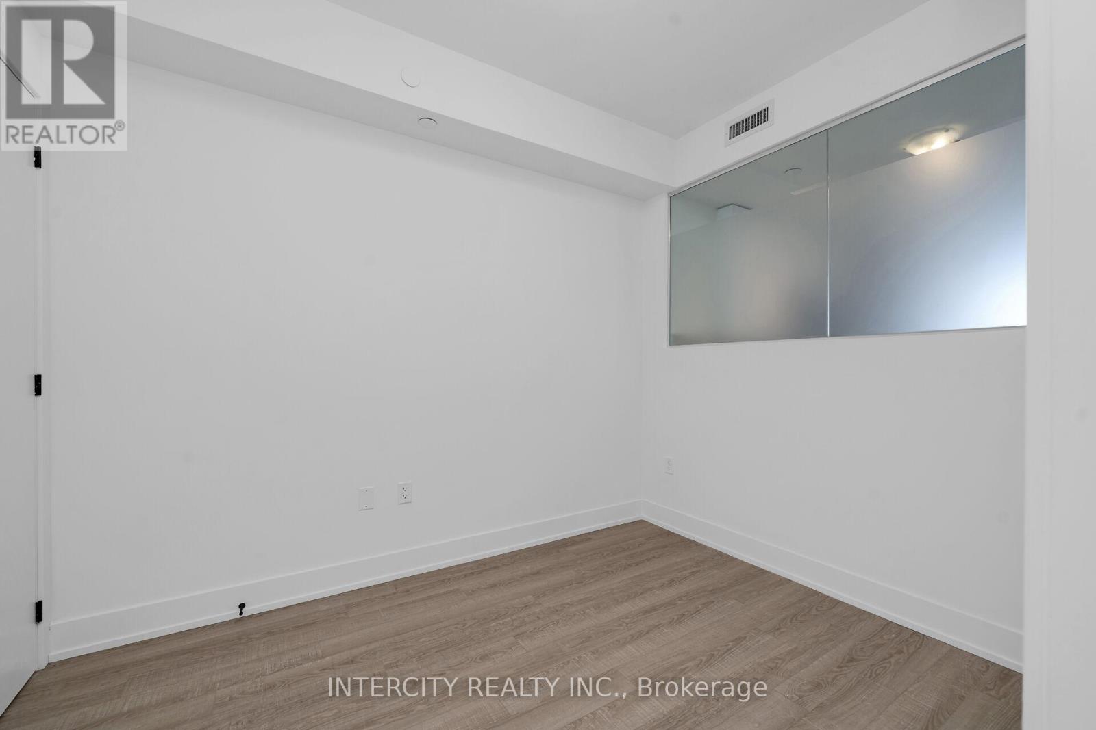 #326 2075 KING ROAD - 10