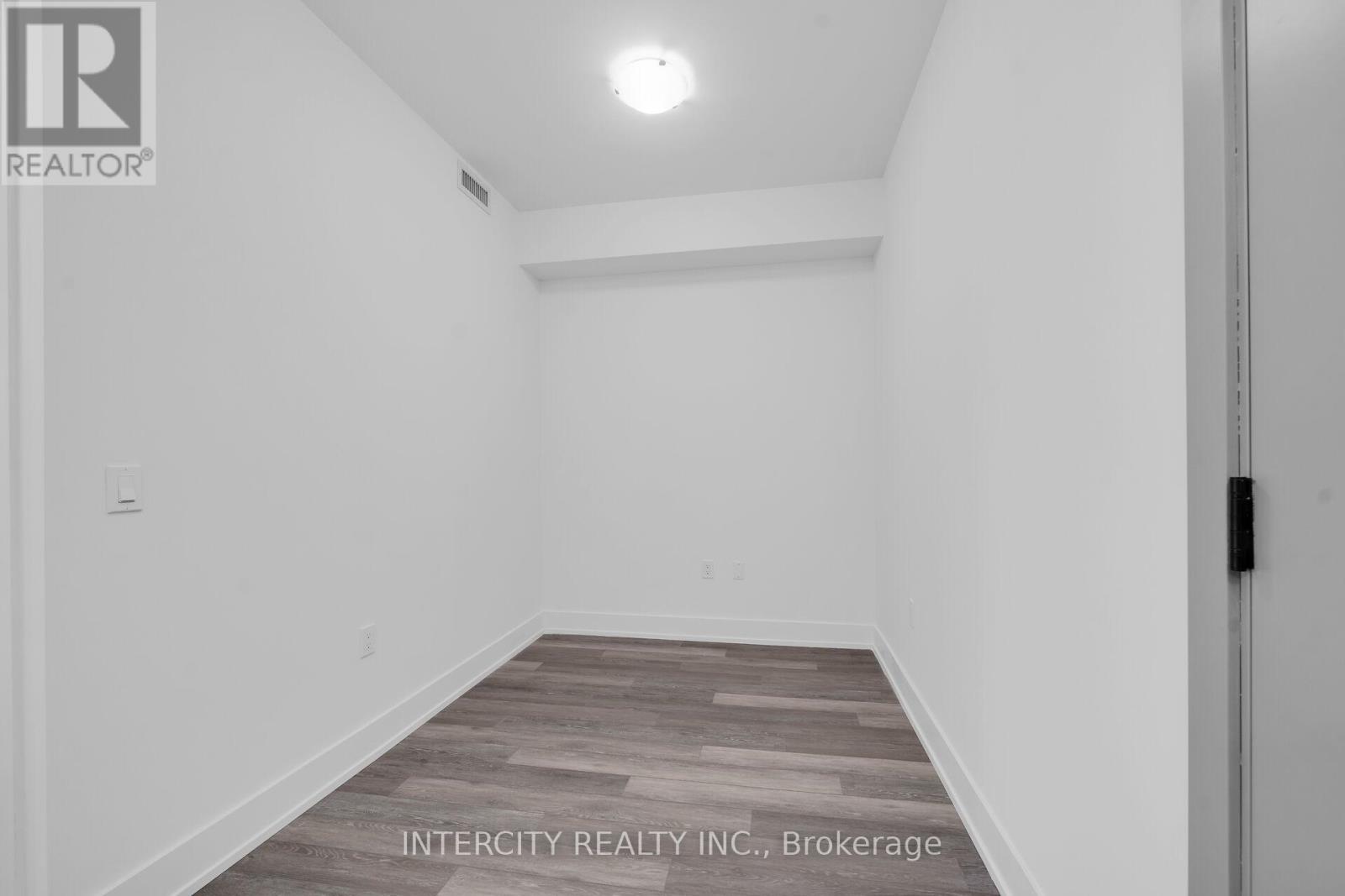 #327 2075 KING ROAD - 10