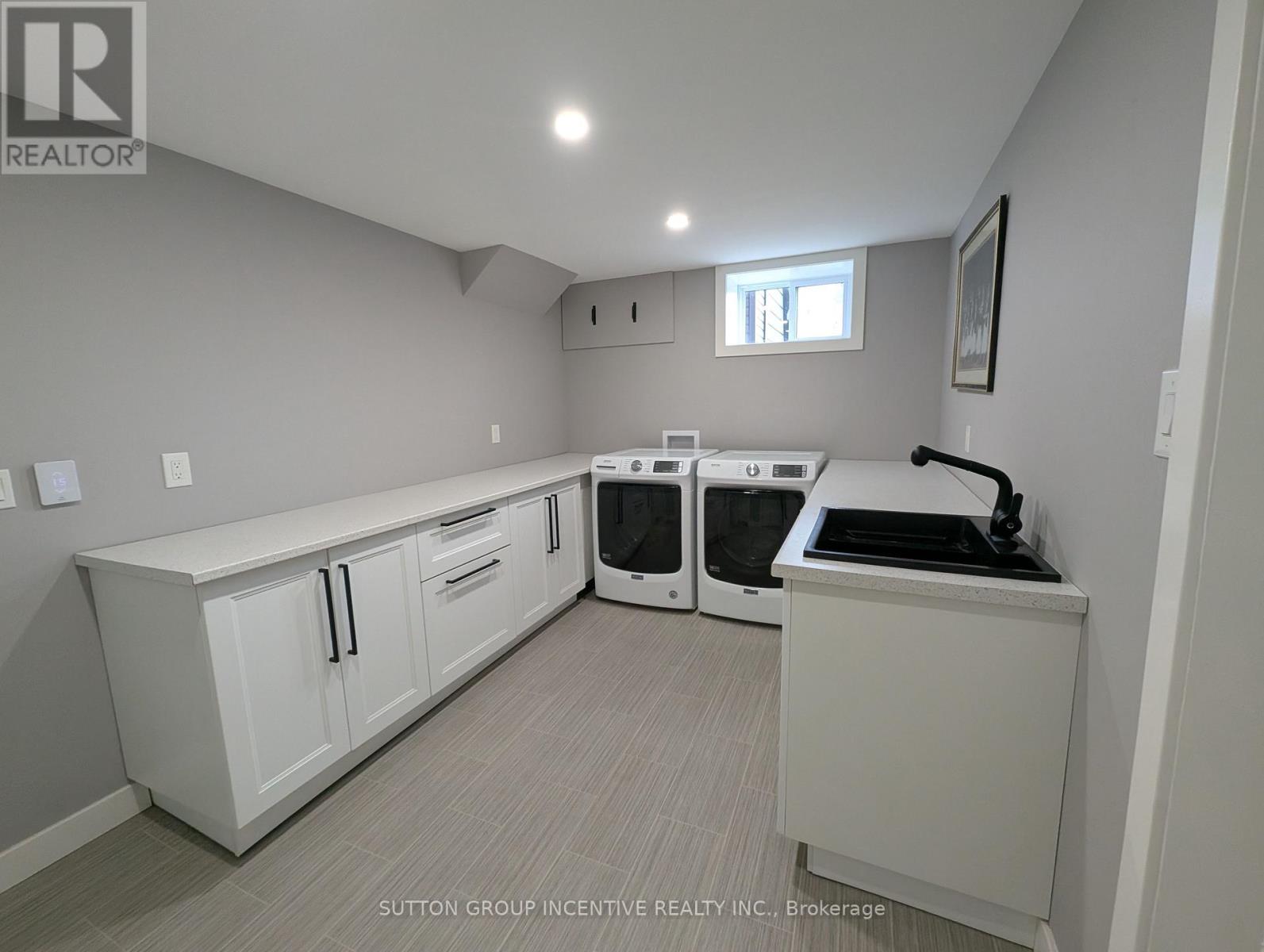 295 QUEEN STREET - 41