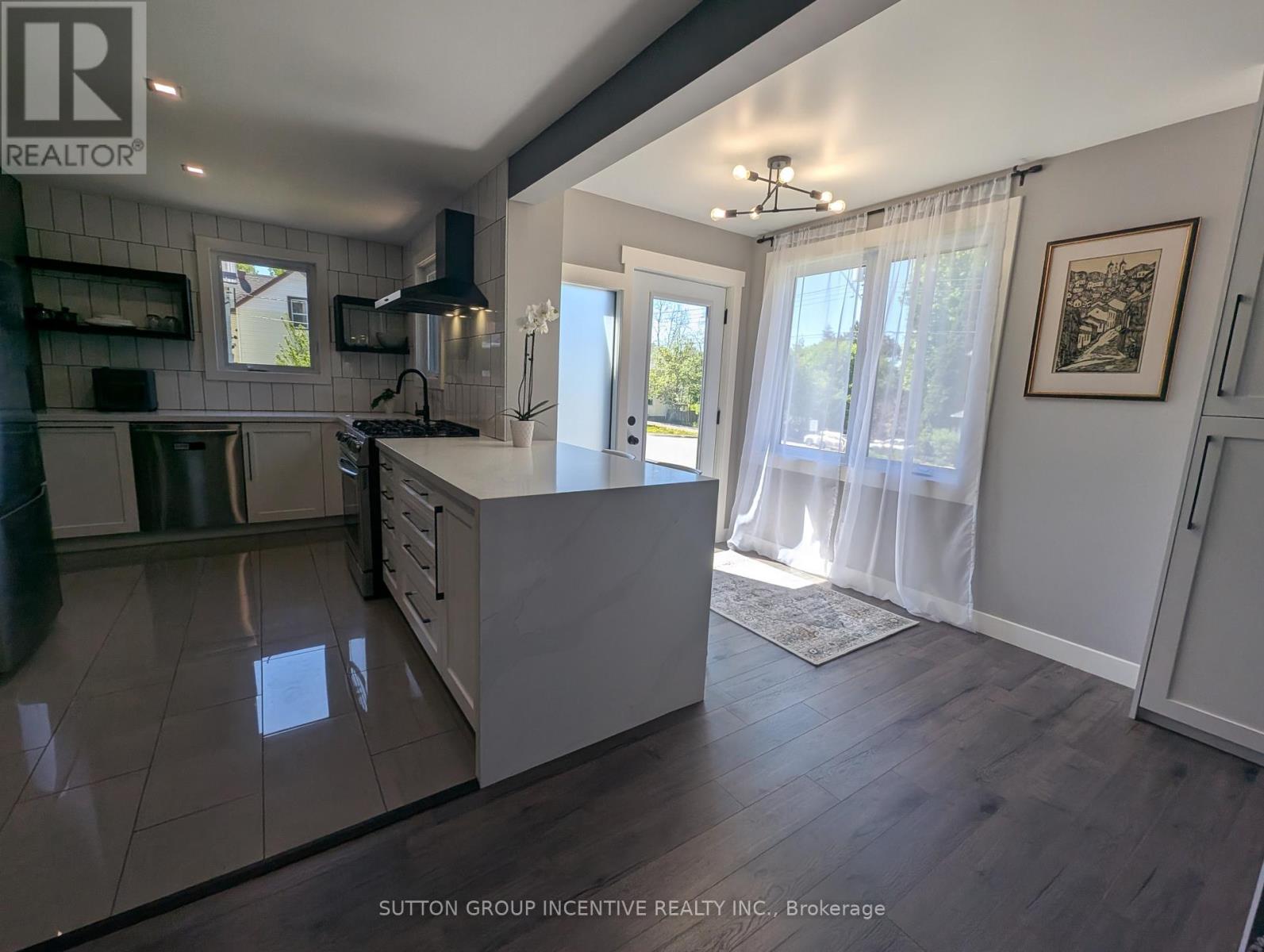 295 QUEEN STREET - 6