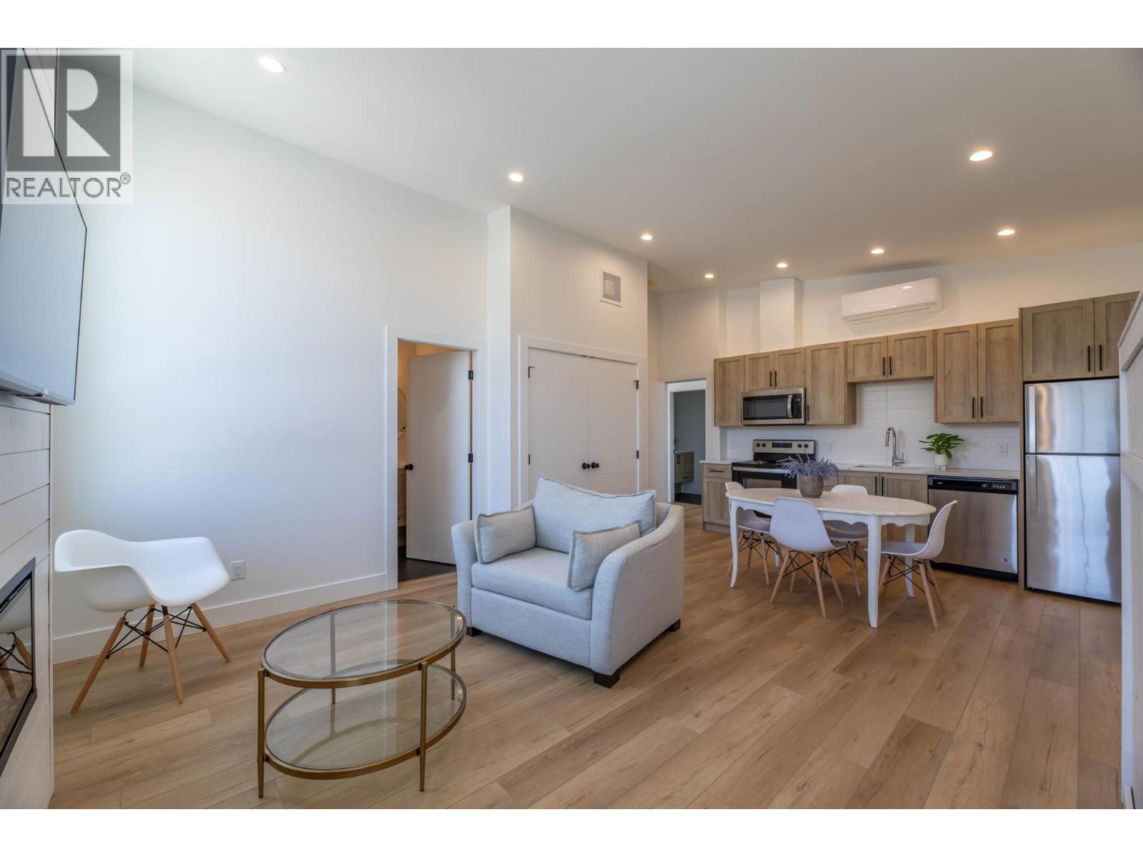 881 Lighthouse Landing, Summerland