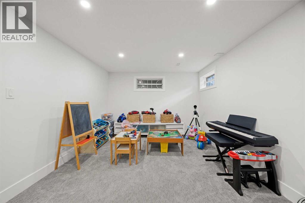 32 Westminster Drive SW - 34