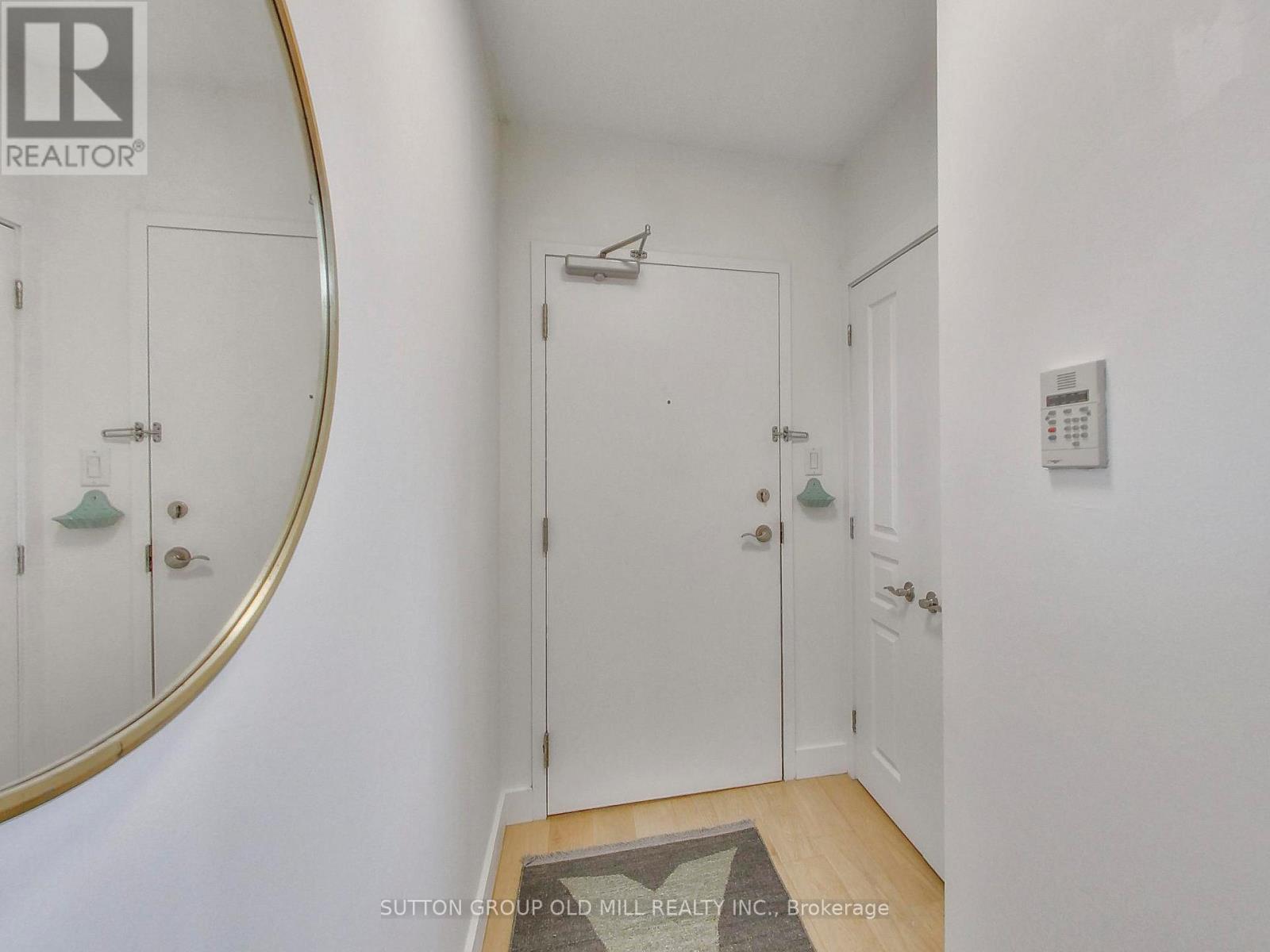 #712 2495 DUNDAS STREET W - 4