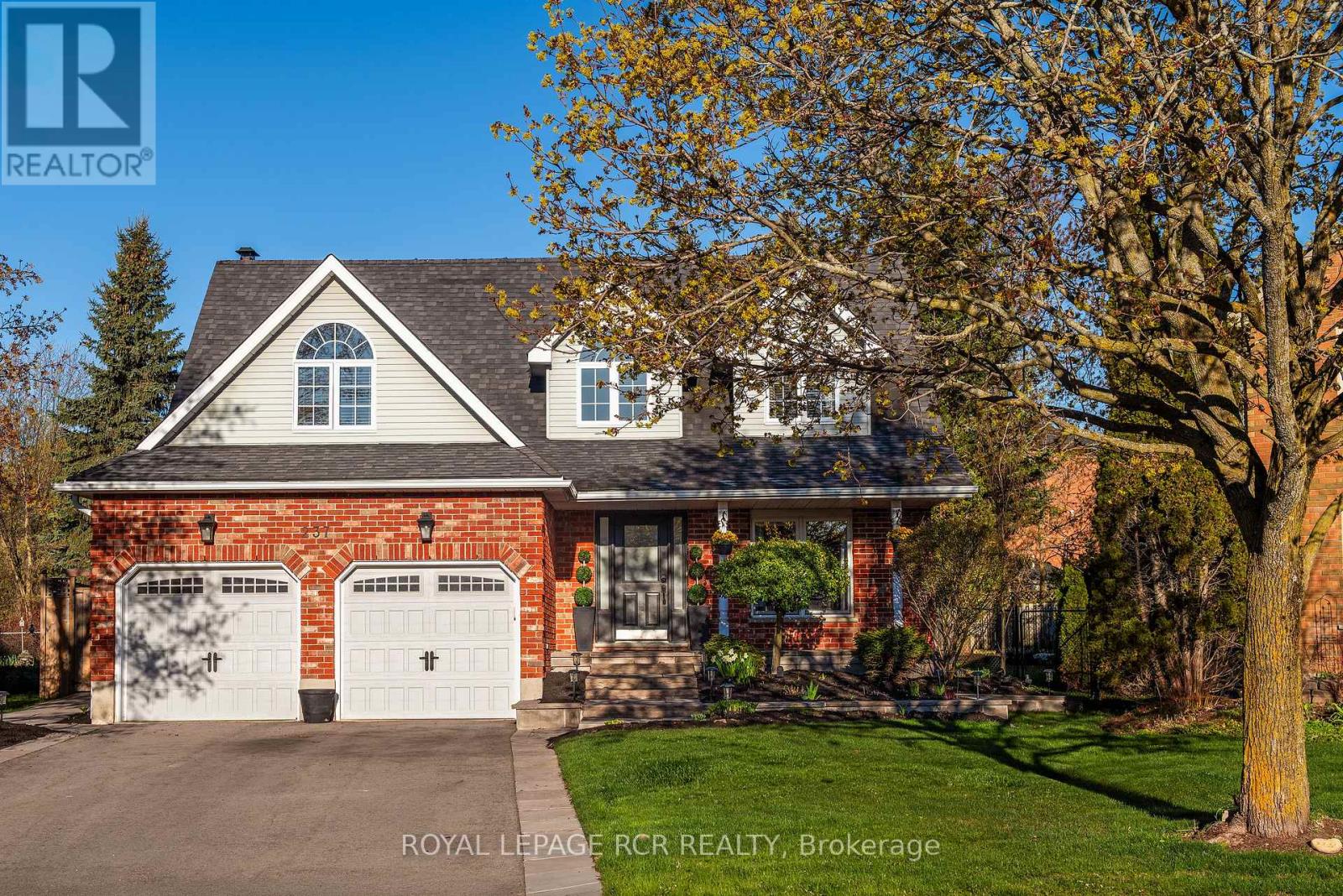 237 ELMWOOD CRESCENT - 1