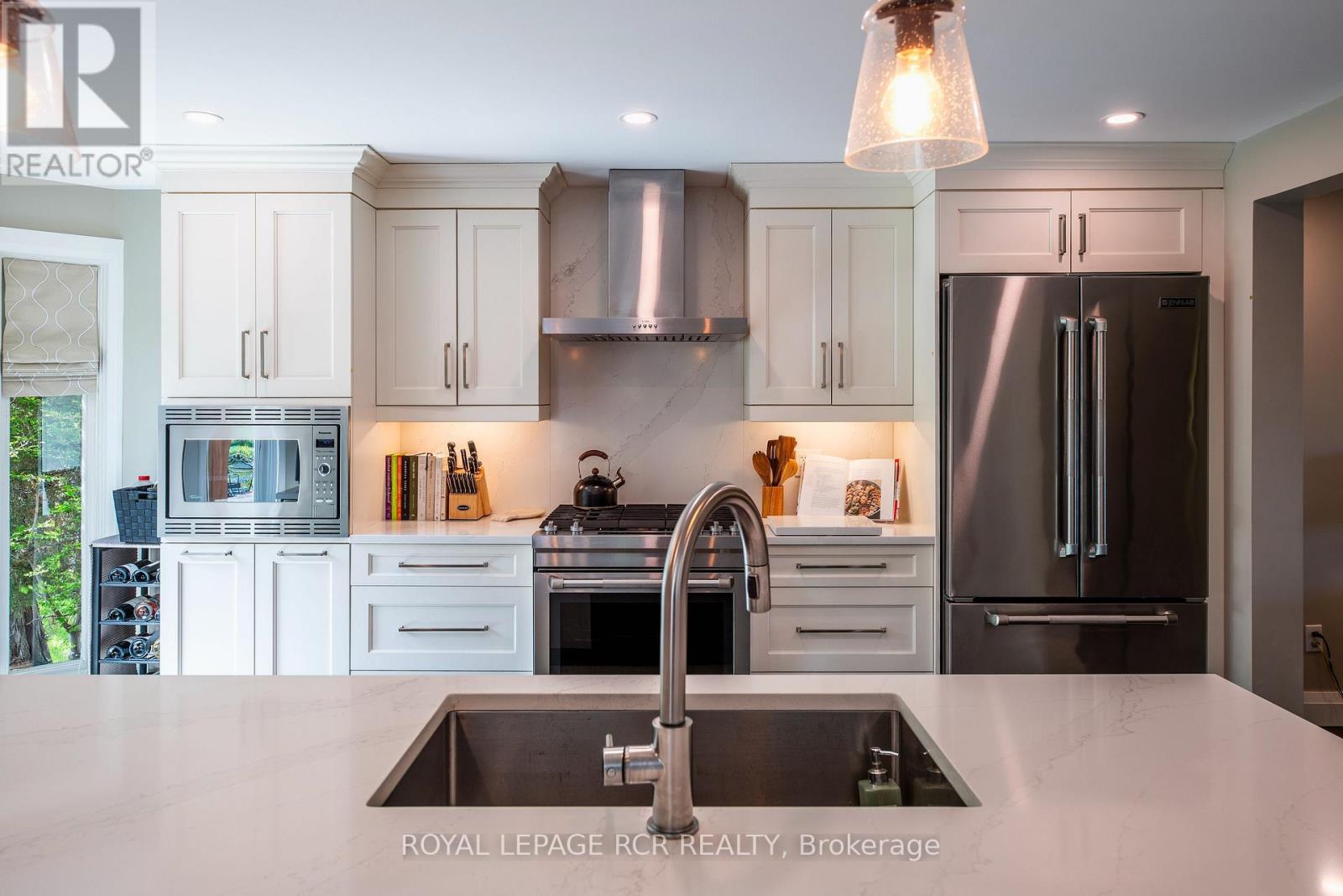237 ELMWOOD CRESCENT - 12