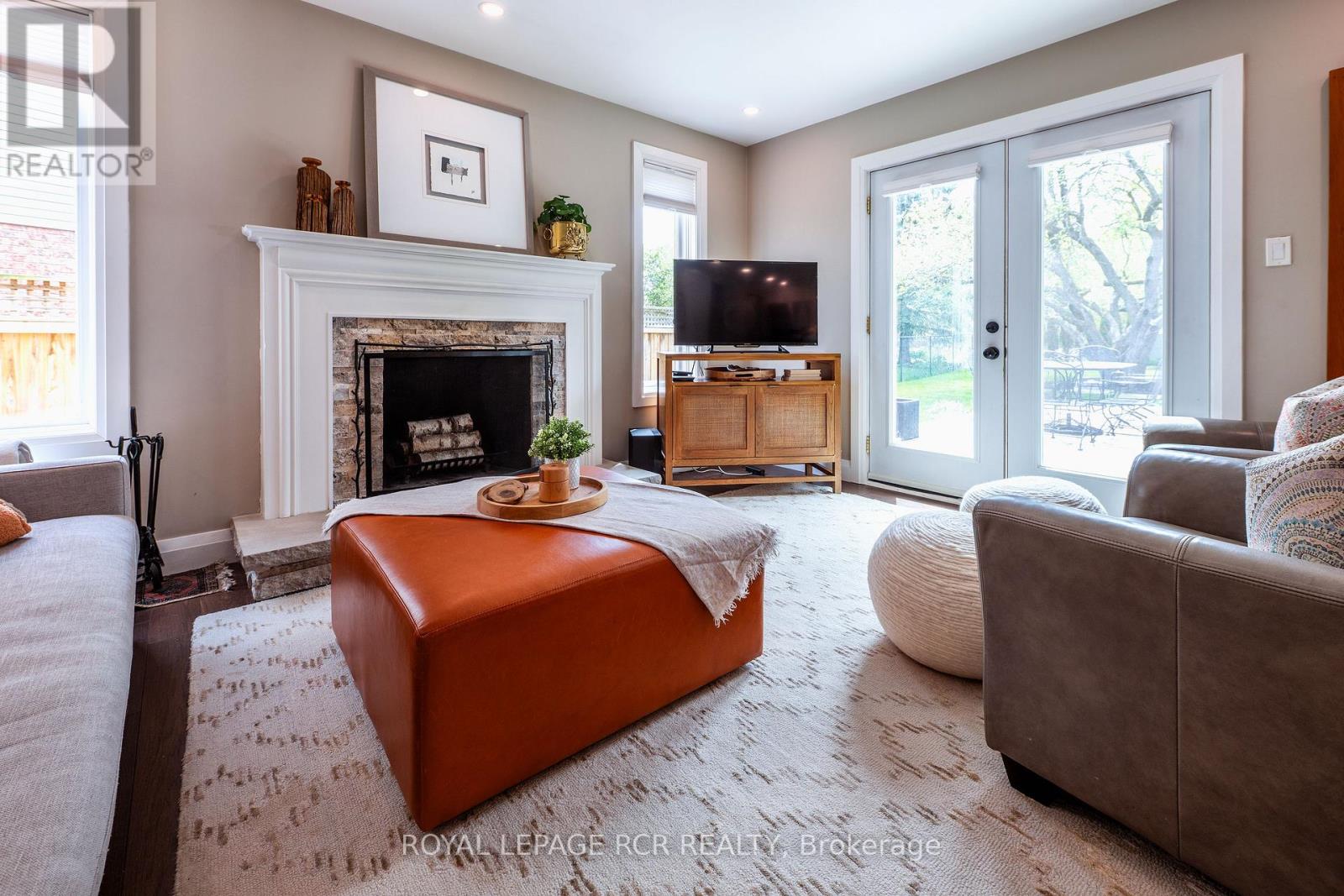 237 ELMWOOD CRESCENT - 17