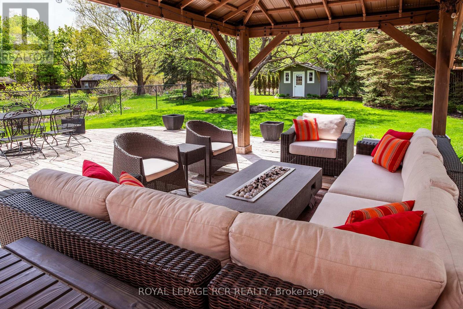 237 ELMWOOD CRESCENT - 32