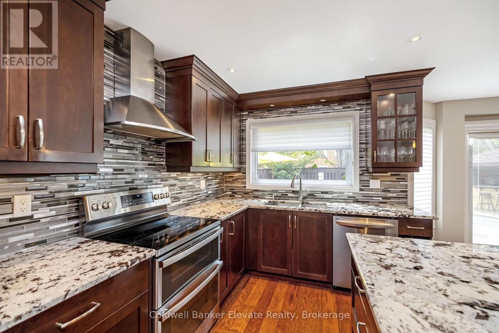 52 CURRY CRESCENT - 14
