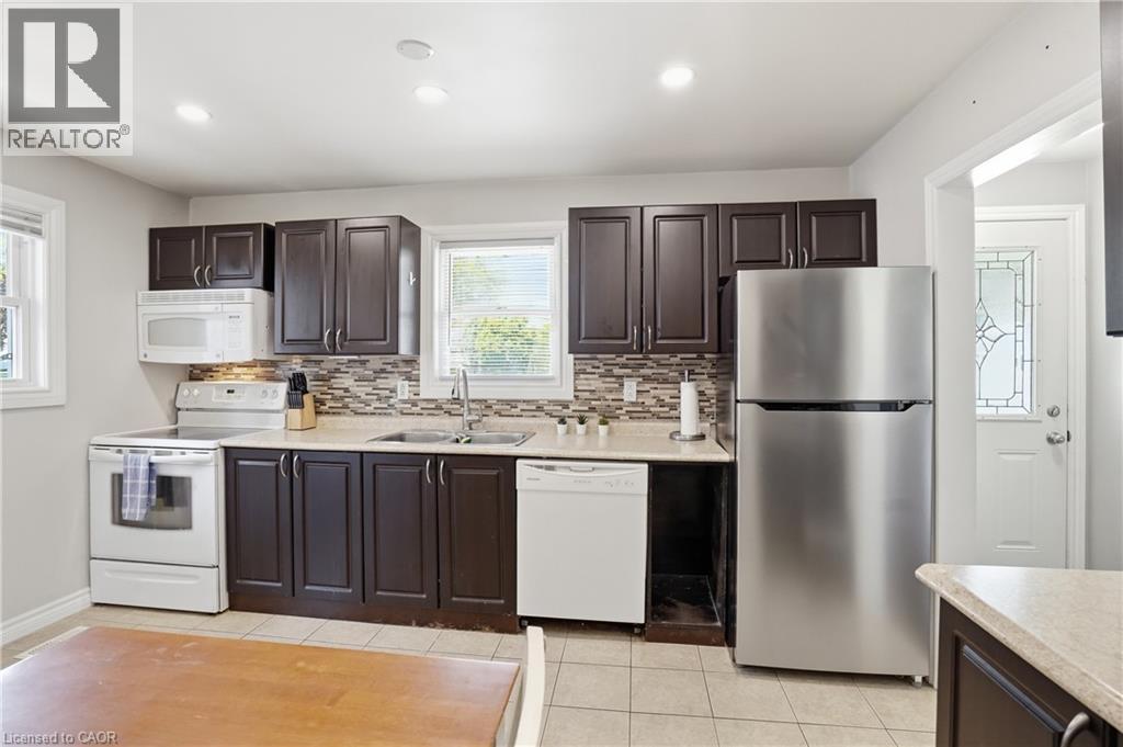 1318 FISHER Avenue, Burlington, Ontario, L7P2L6 — Photo 5