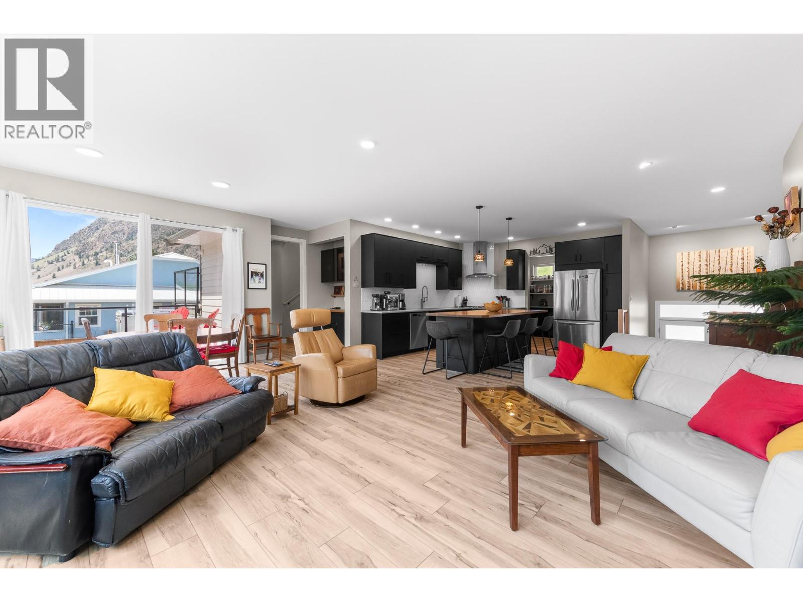 617 2ND Avenue, Keremeos