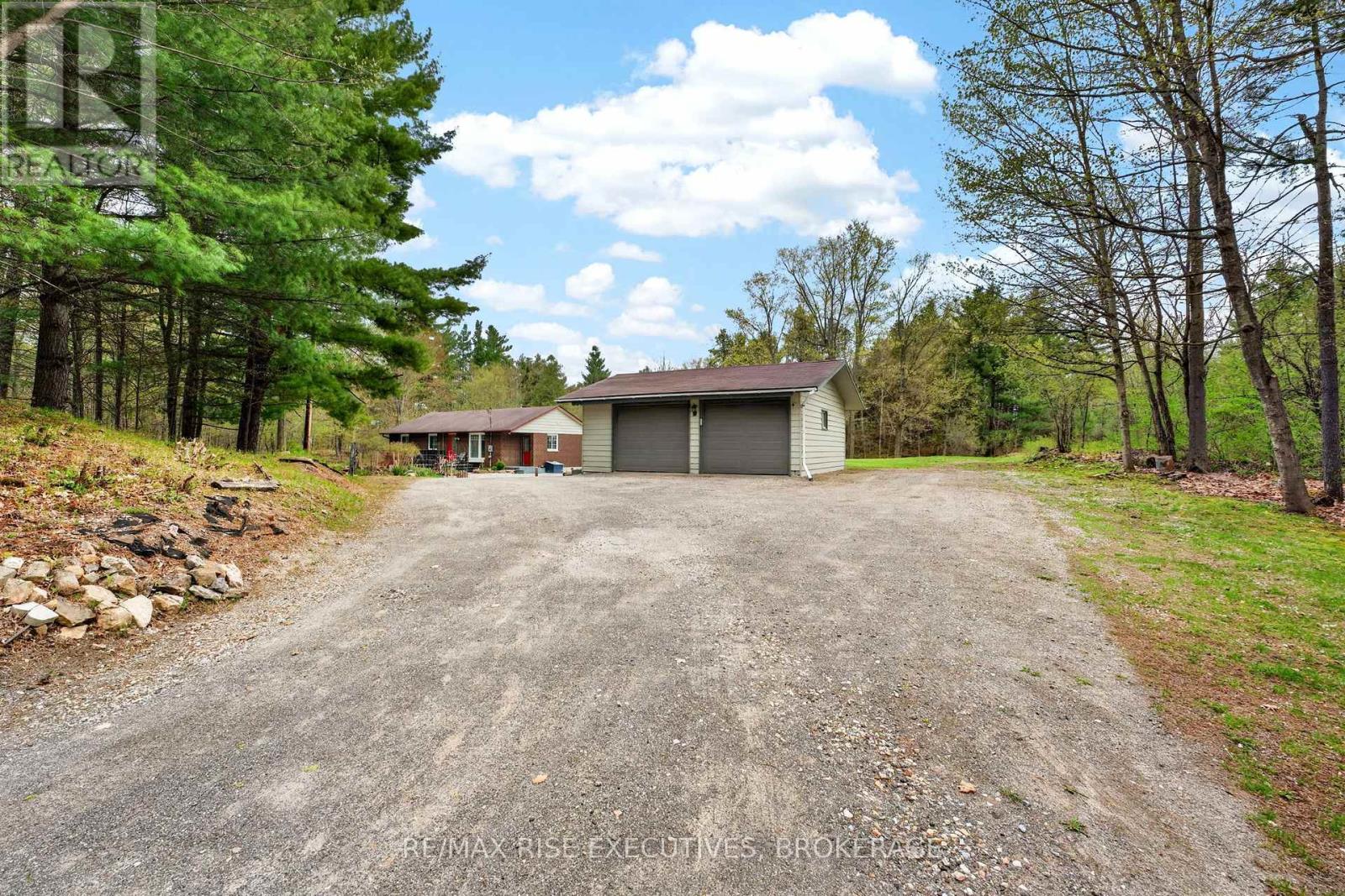 2405 RIDEAU FERRY ROAD - 1