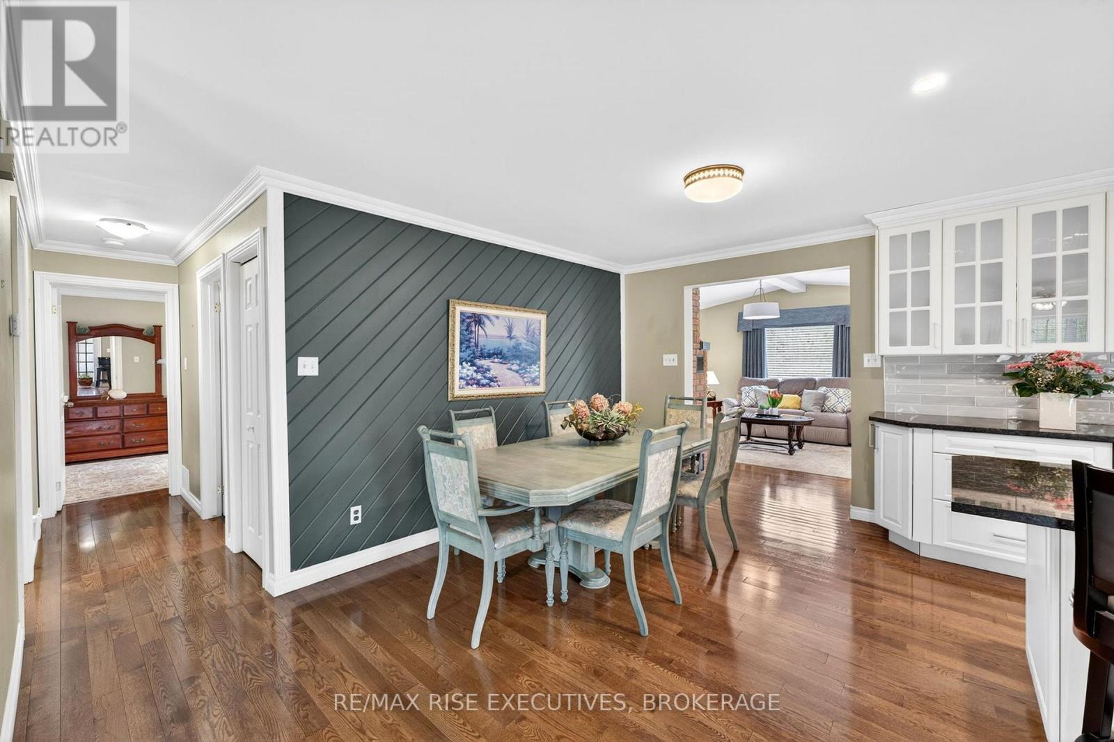 2405 RIDEAU FERRY ROAD - 10