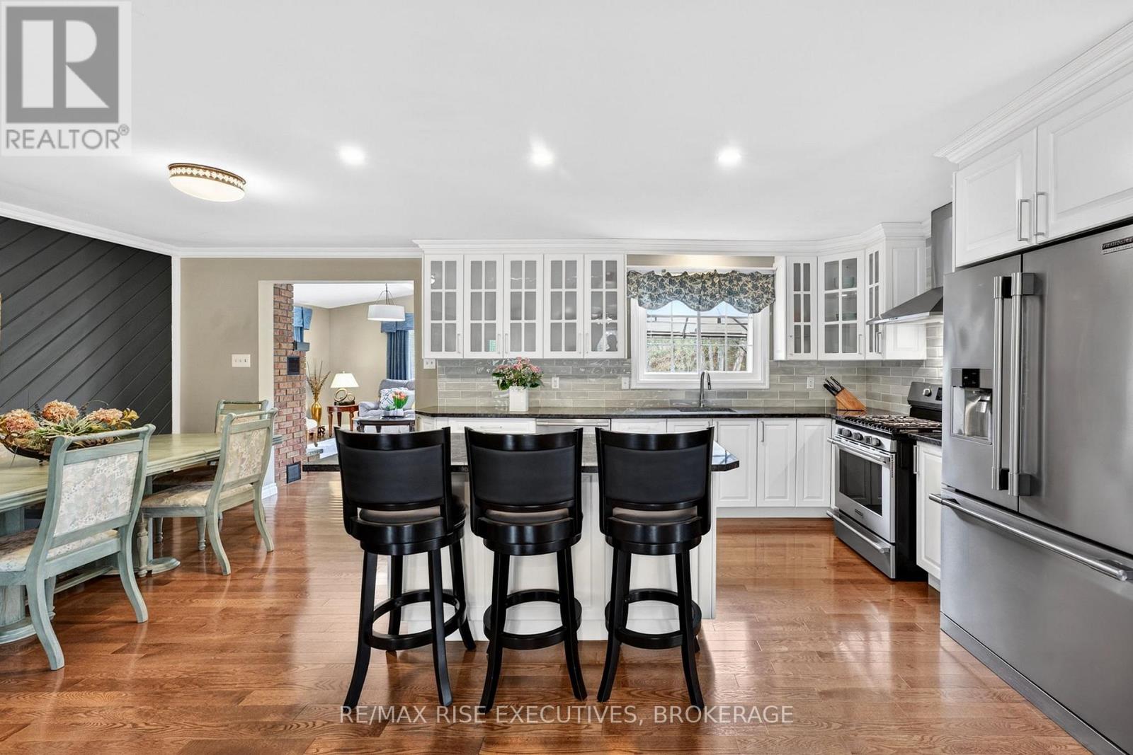 2405 RIDEAU FERRY ROAD - 12