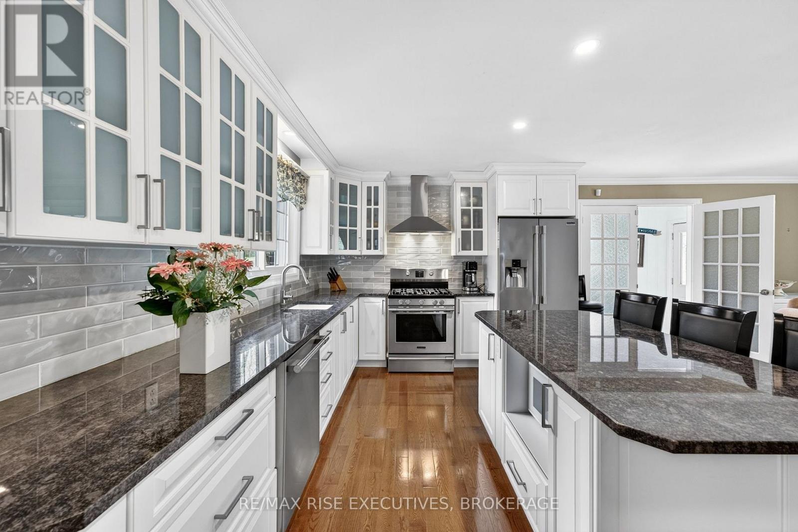 2405 RIDEAU FERRY ROAD - 13