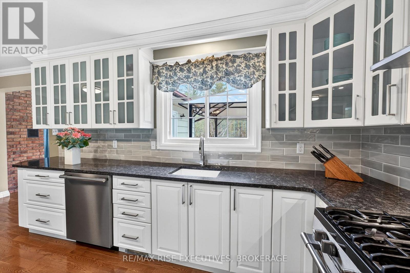 2405 RIDEAU FERRY ROAD - 14