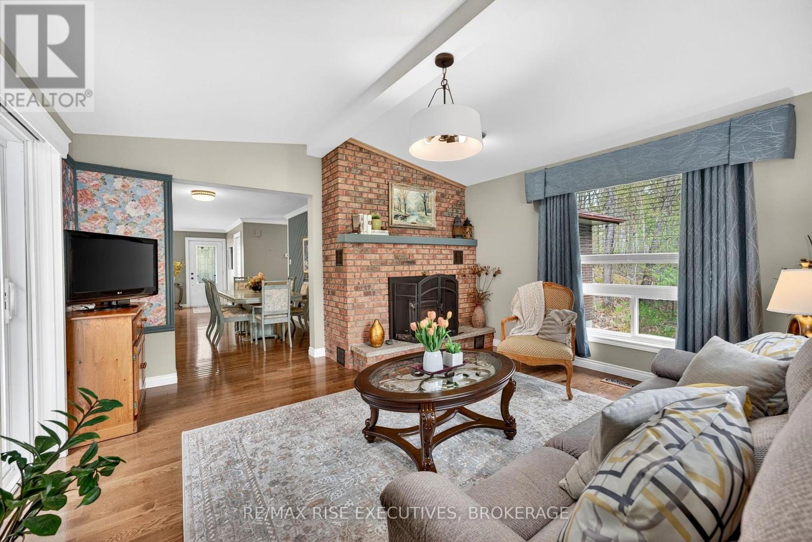 2405 RIDEAU FERRY ROAD - 18