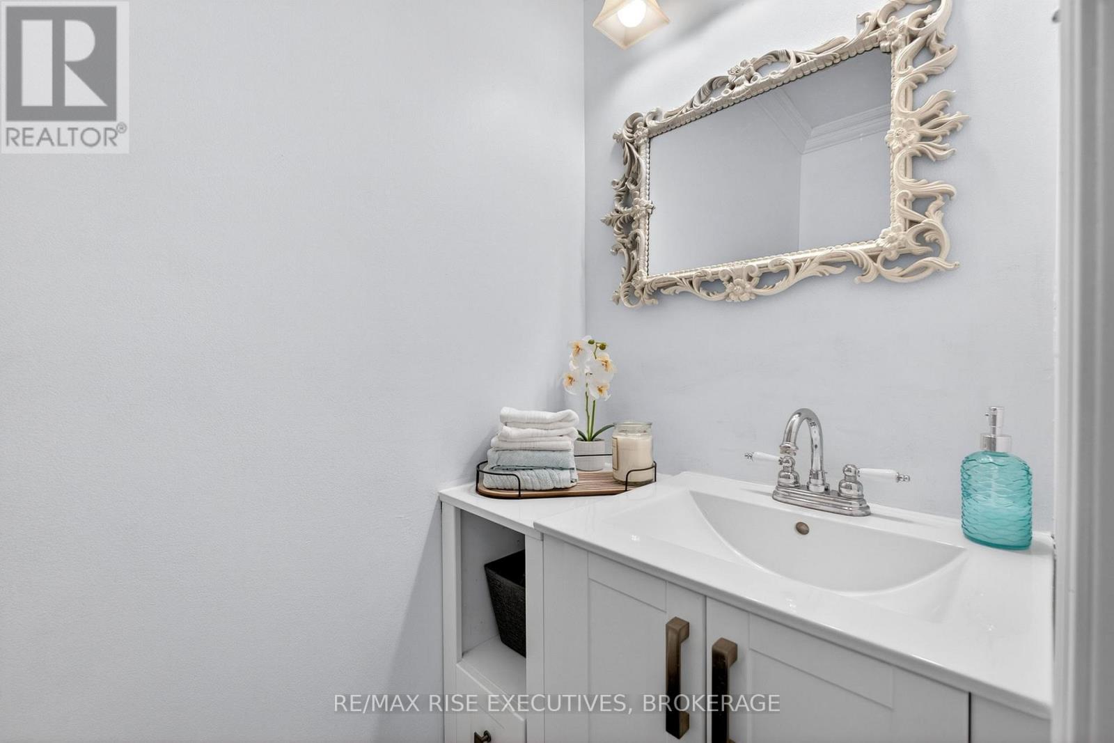 2405 RIDEAU FERRY ROAD - 19