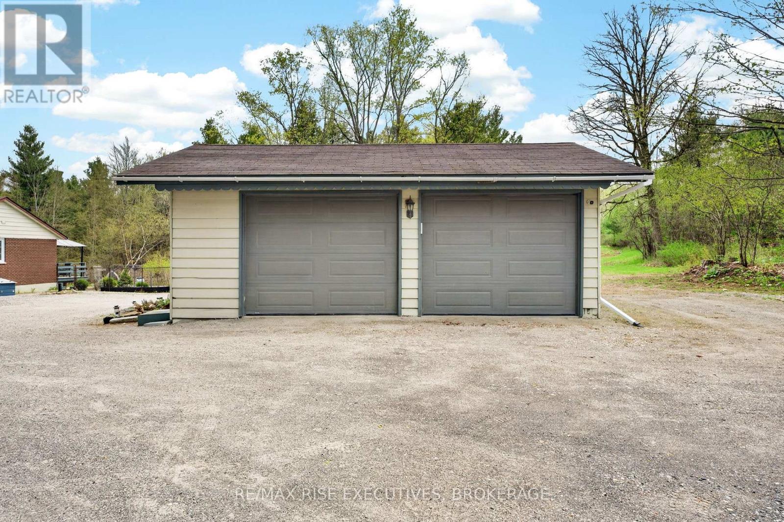 2405 RIDEAU FERRY ROAD - 2