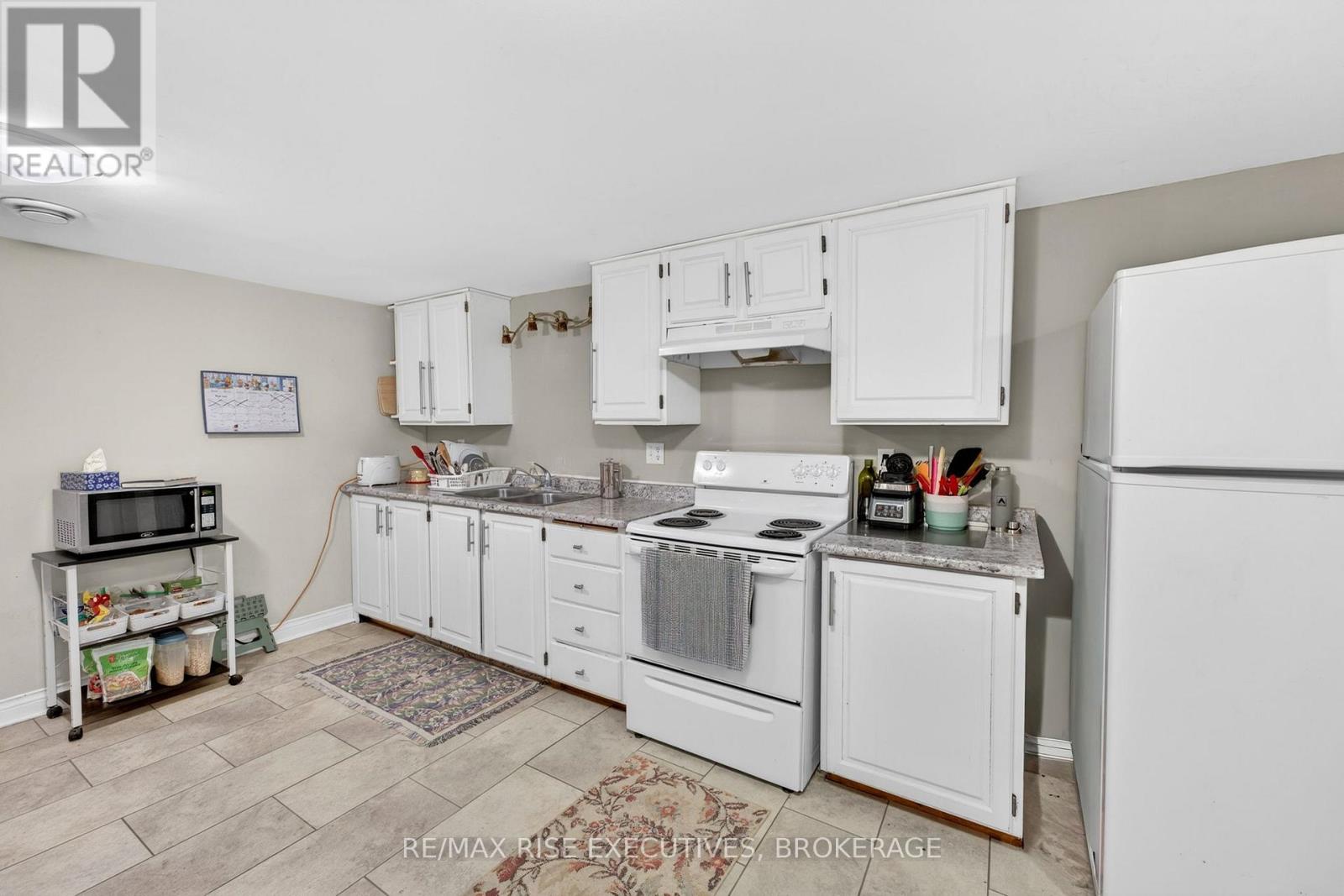 2405 RIDEAU FERRY ROAD - 35