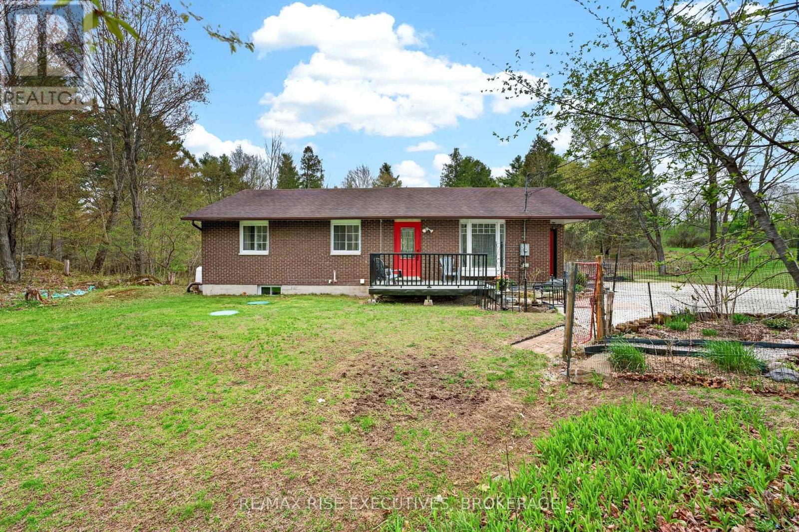 2405 RIDEAU FERRY ROAD - 4