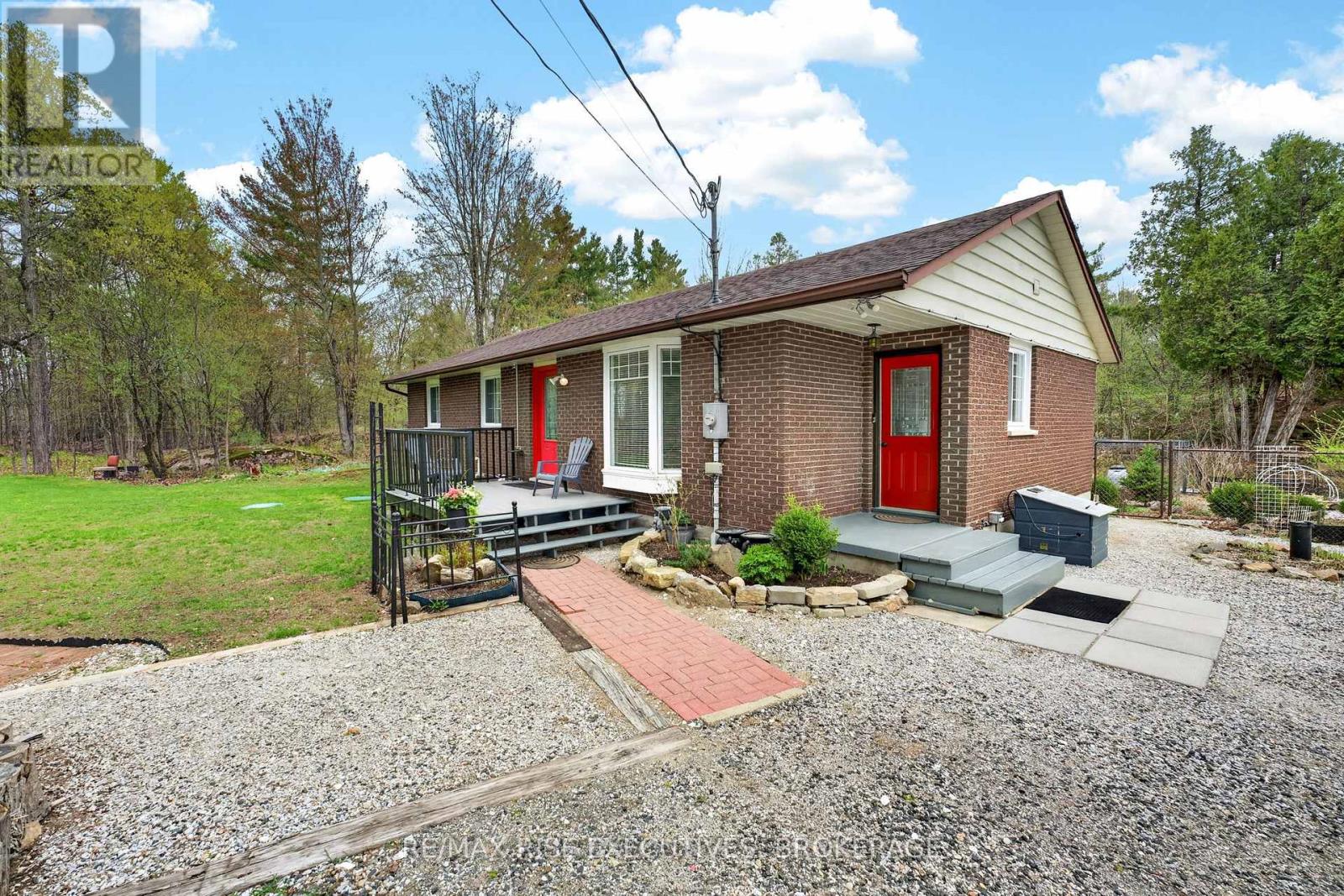 2405 RIDEAU FERRY ROAD - 5