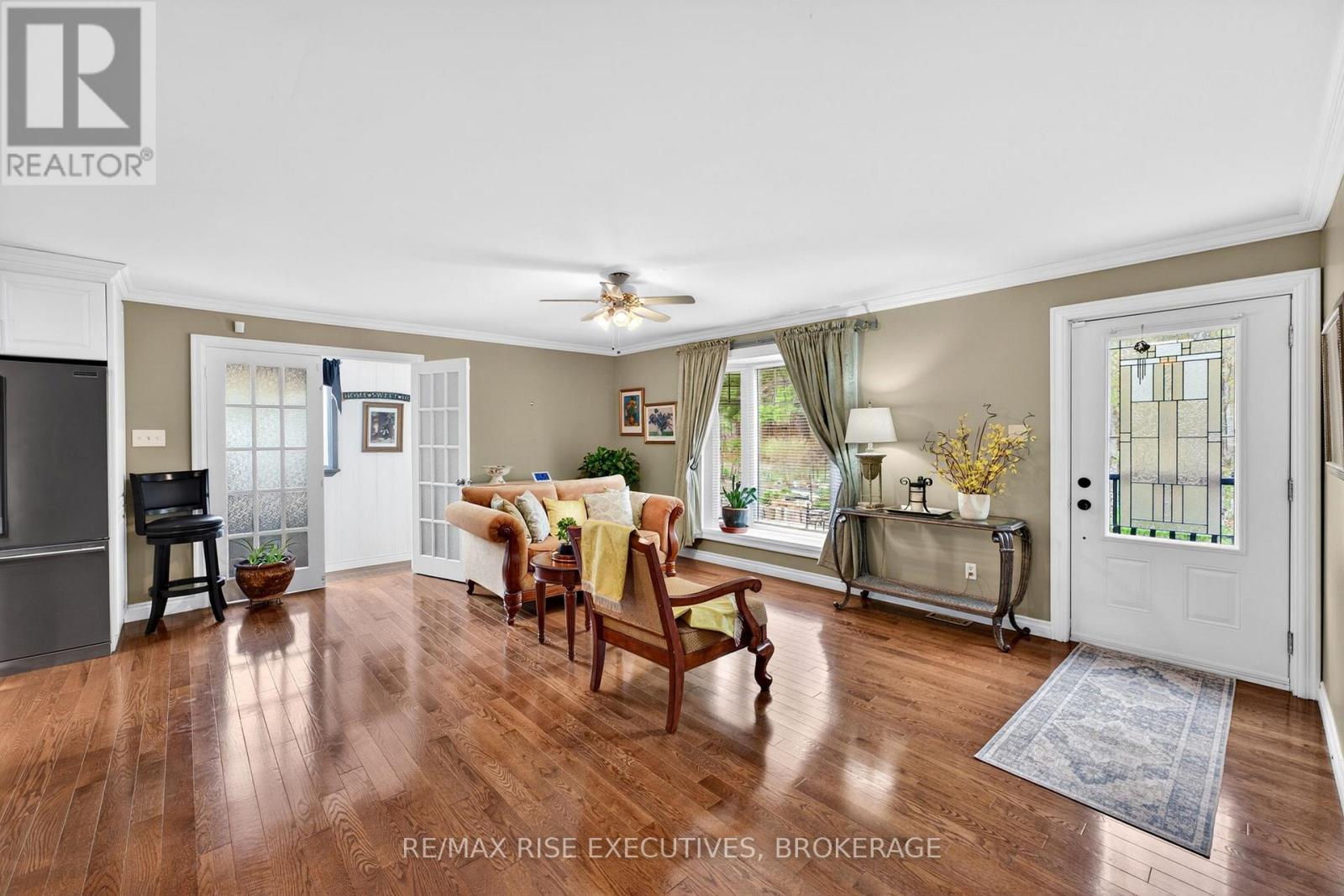 2405 RIDEAU FERRY ROAD - 9