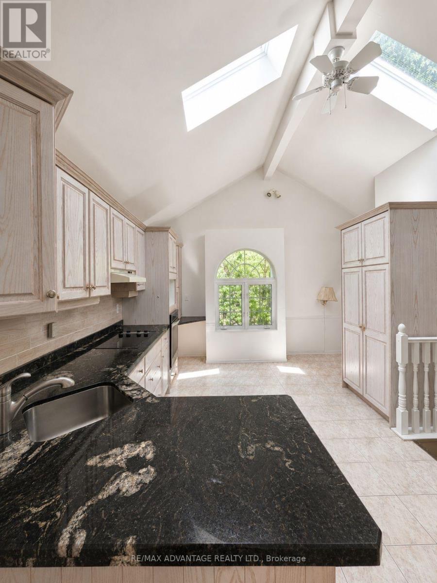 439 COOMBS AVENUE - 13