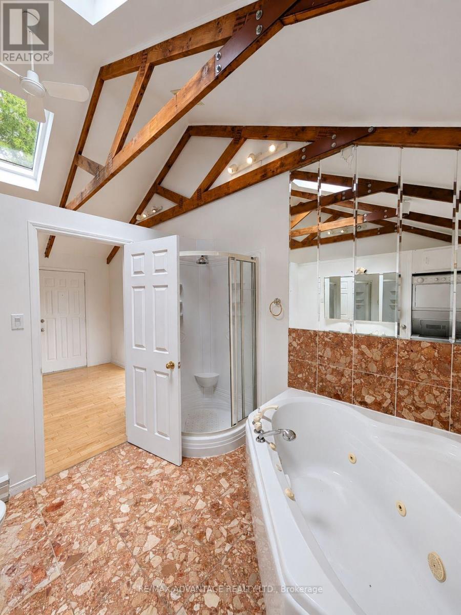 439 COOMBS AVENUE - 16