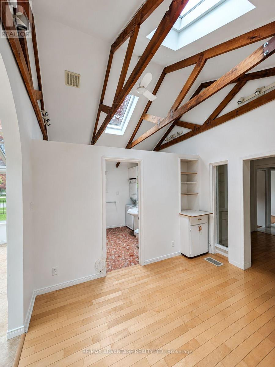 439 COOMBS AVENUE - 6