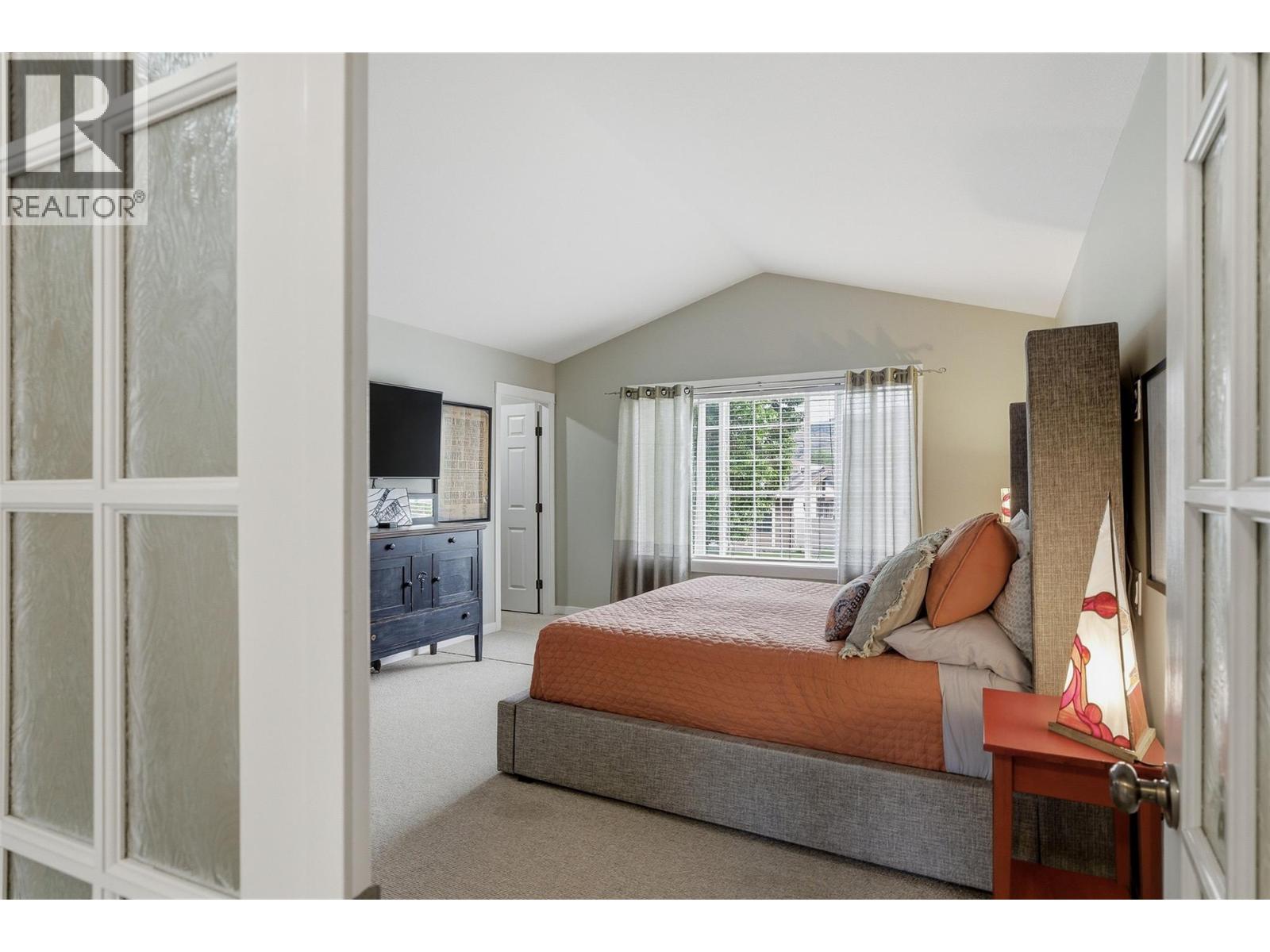 #43 1836 Greenfield Avenue - 22