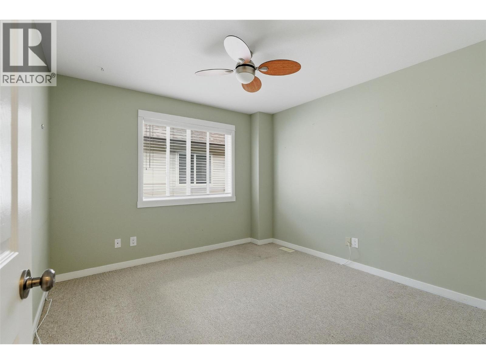 #43 1836 Greenfield Avenue - 26