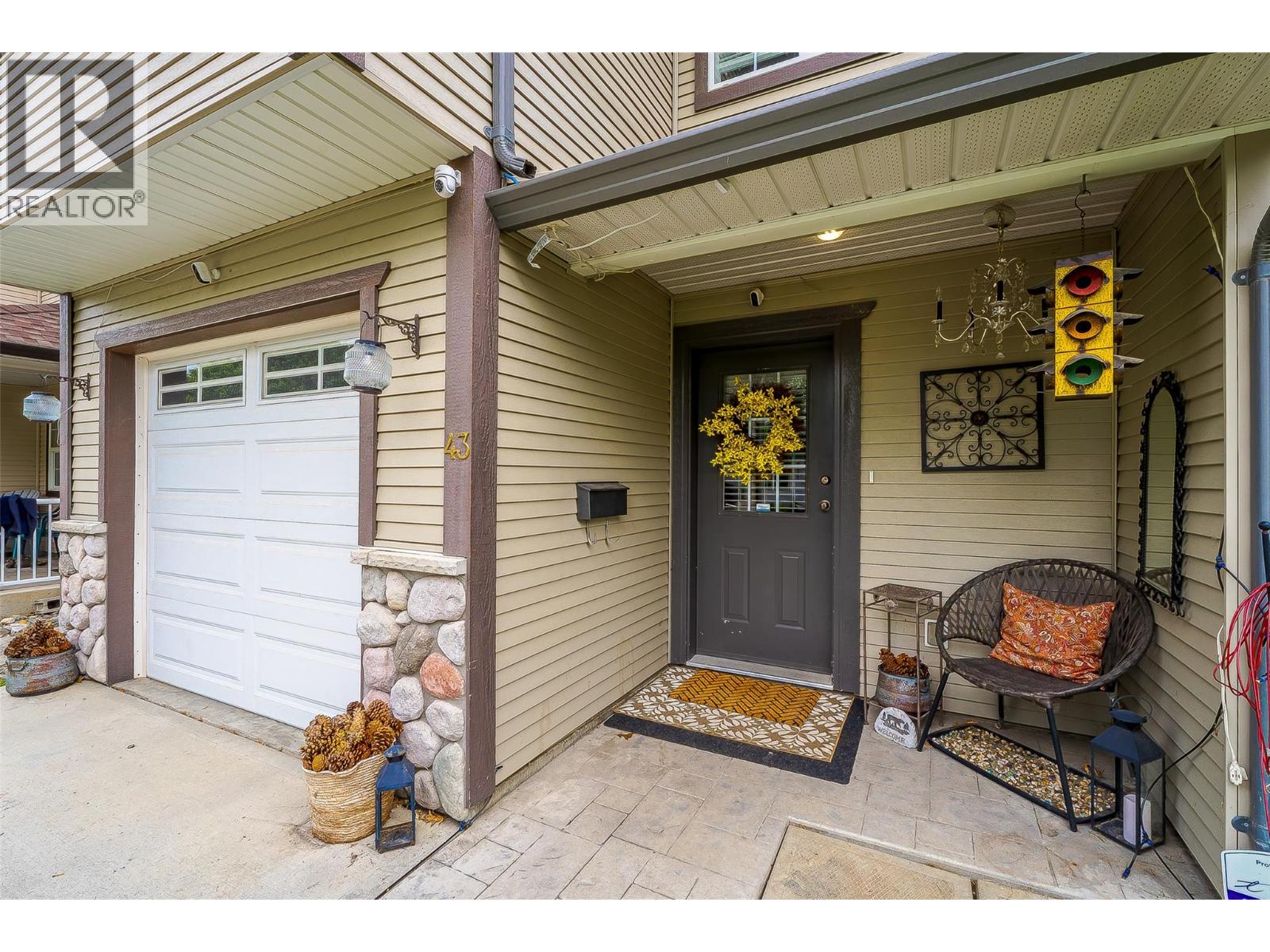 #43 1836 Greenfield Avenue - Image 2