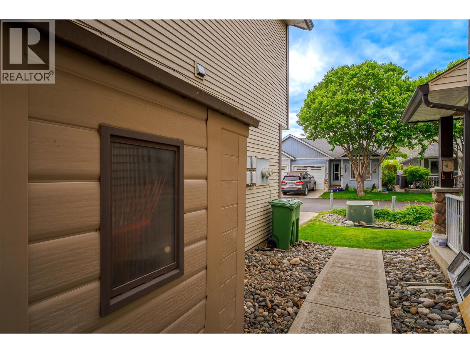 #43 1836 Greenfield Avenue - 39