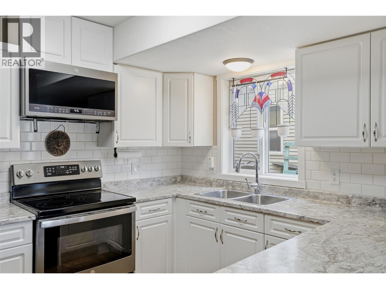 #43 1836 Greenfield Avenue - 13