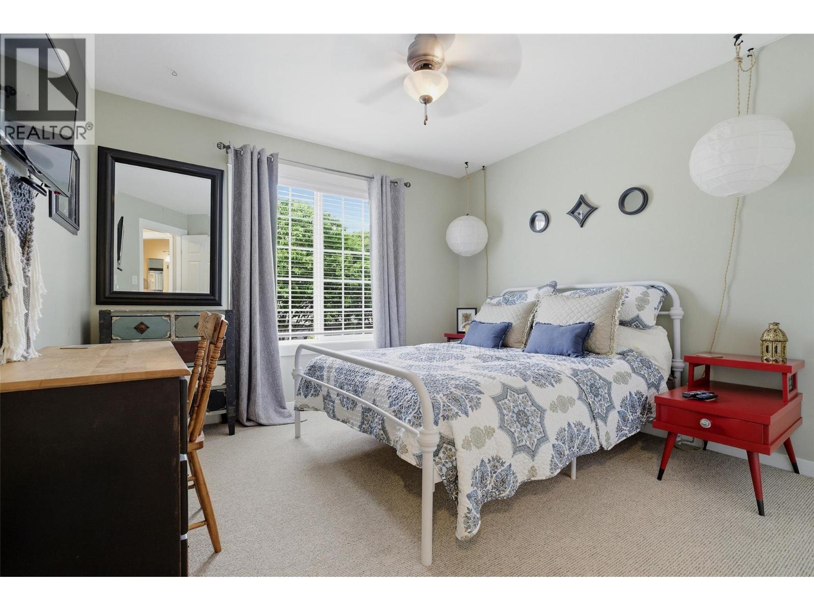 #43 1836 Greenfield Avenue - 28