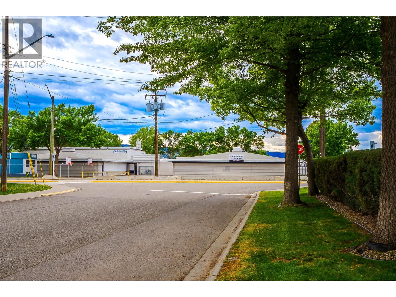 #43 1836 Greenfield Avenue - 40