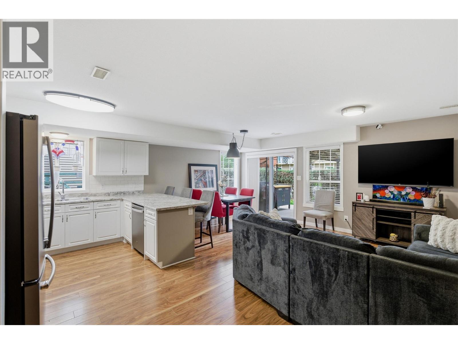 #43 1836 Greenfield Avenue - 9