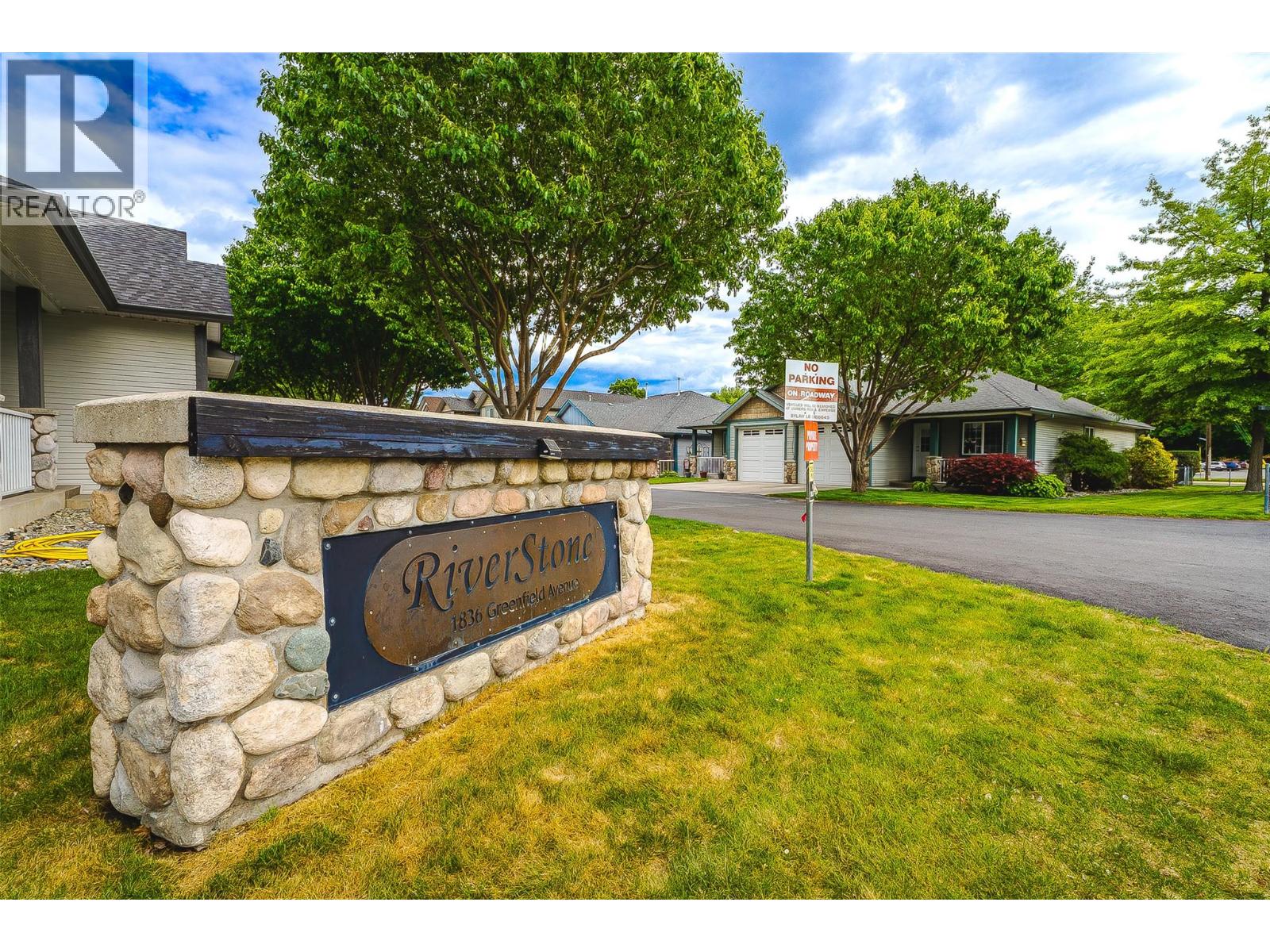 #43 1836 Greenfield Avenue - 35