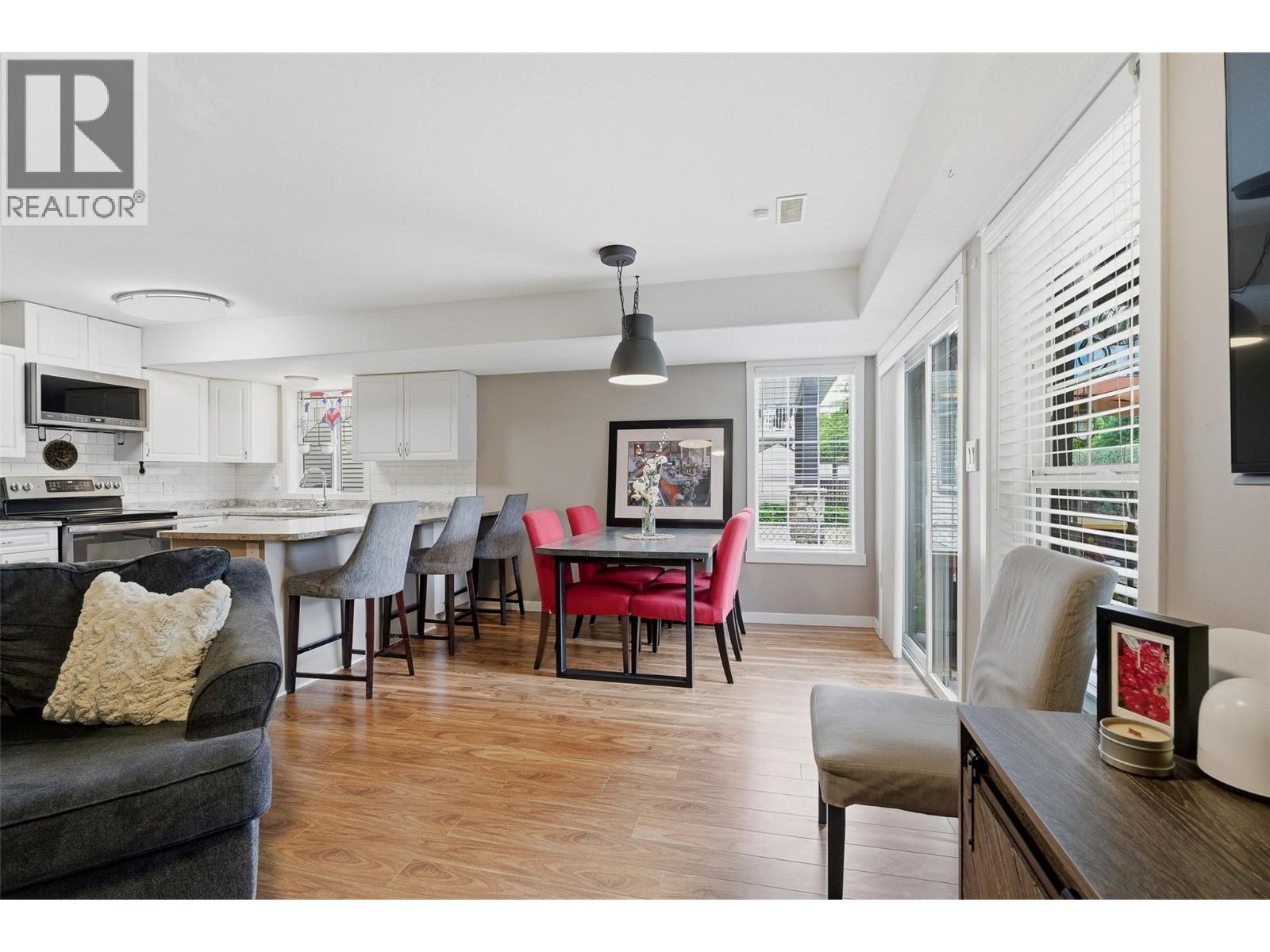 #43 1836 Greenfield Avenue - 20