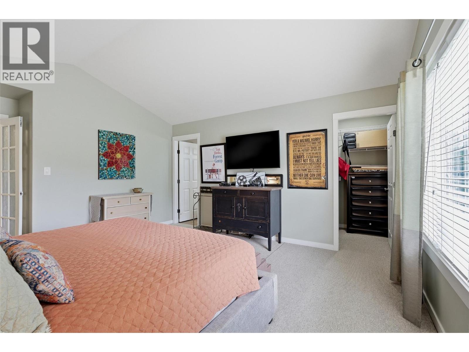#43 1836 Greenfield Avenue - 24