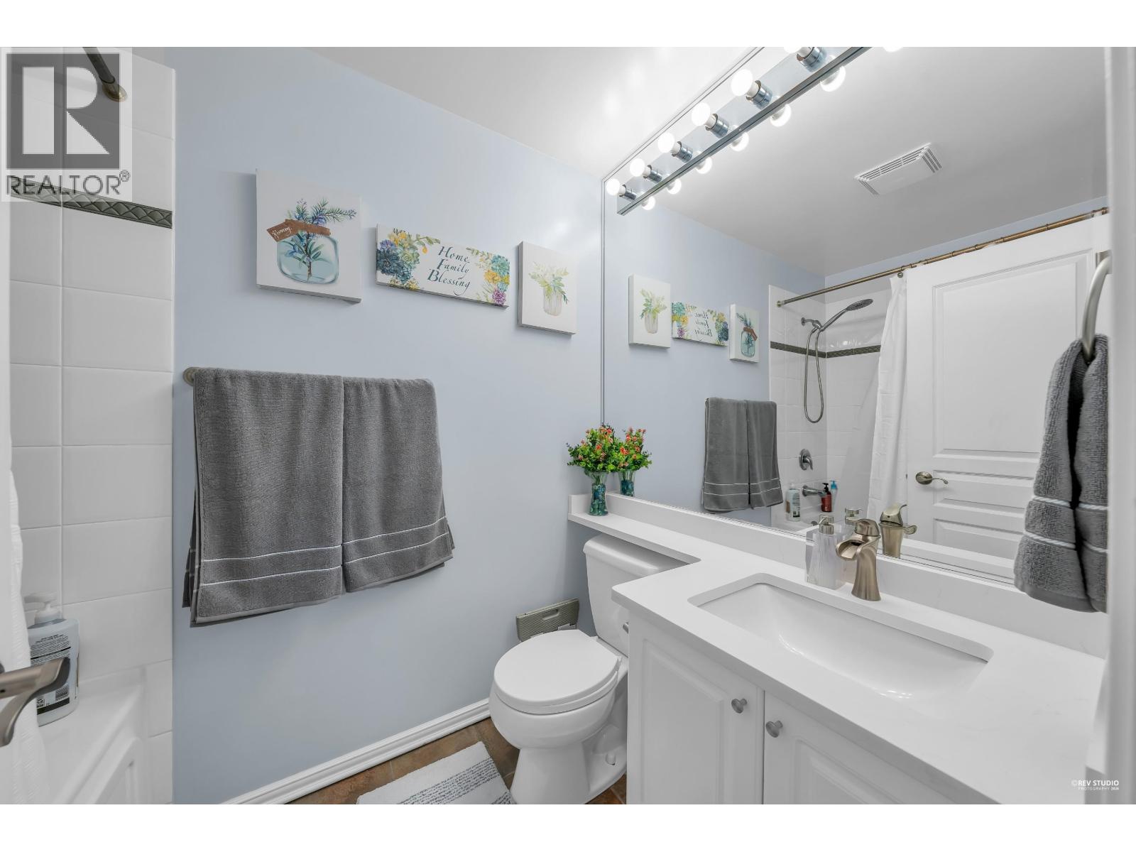 505 215 TWELFTH STREET, New Westminster