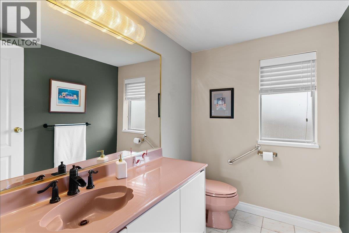 2471 MOWAT PLACE, North Vancouver
