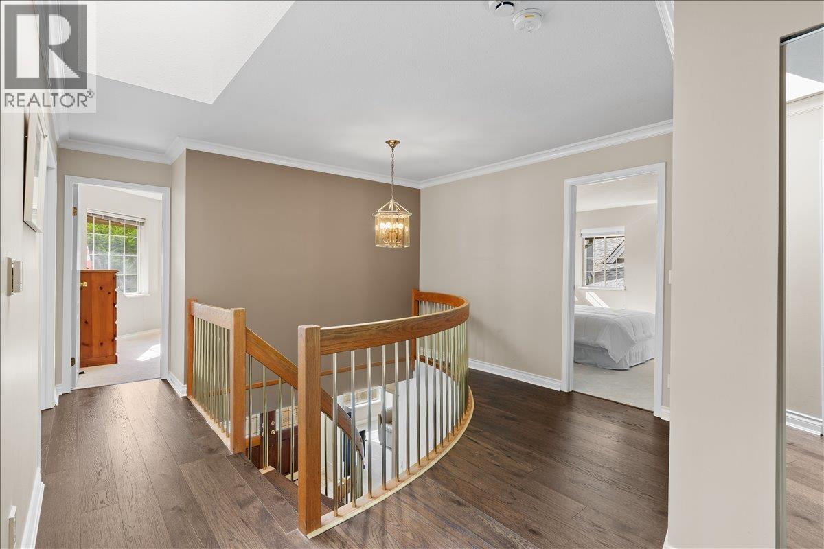 2471 MOWAT PLACE, North Vancouver