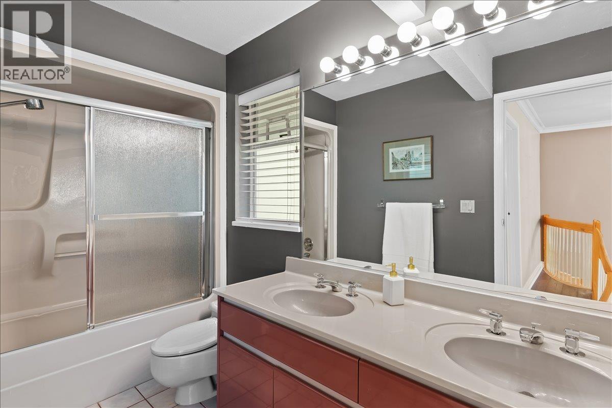 2471 MOWAT PLACE, North Vancouver