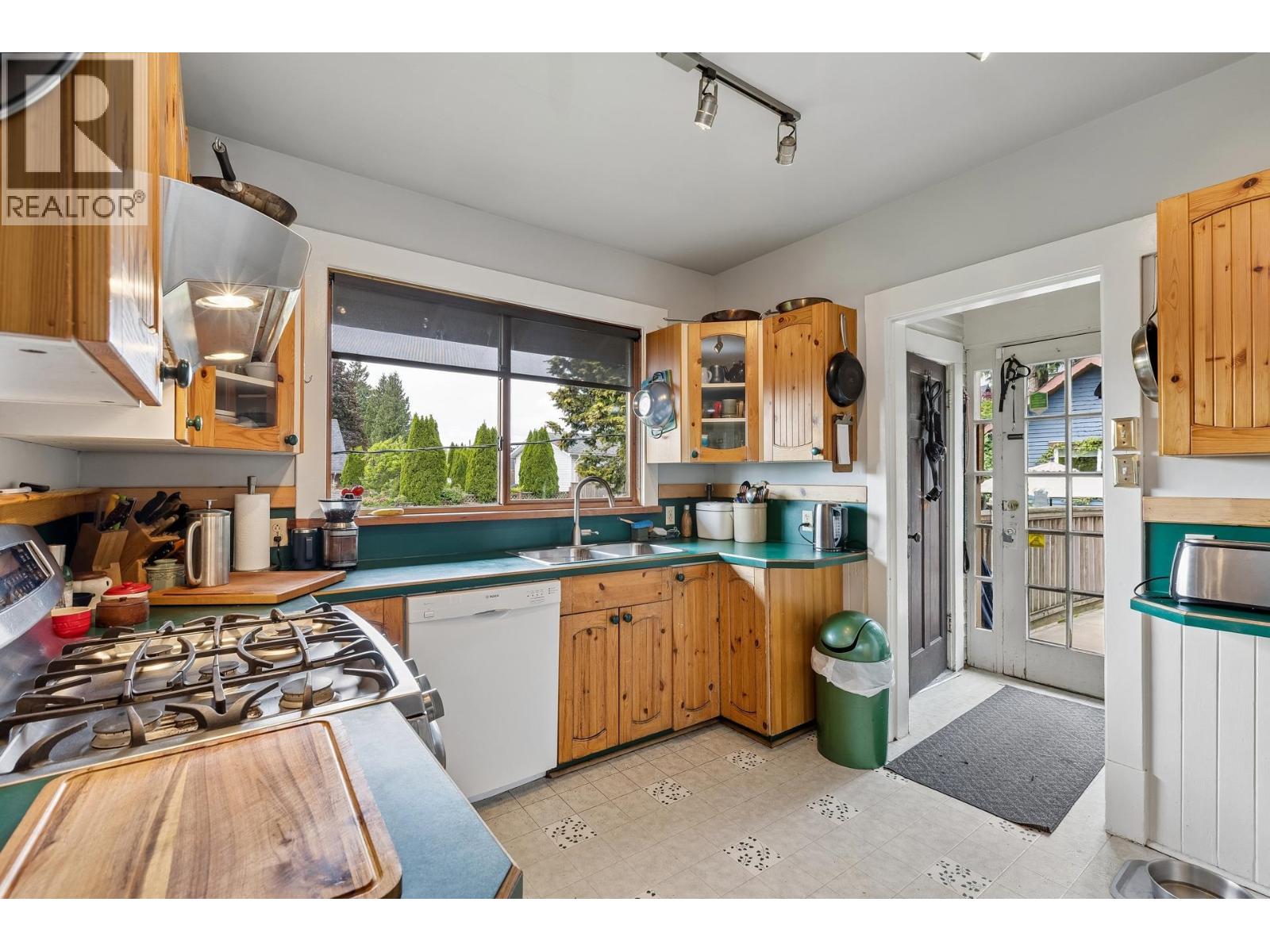534 E 7TH STREET, North Vancouver