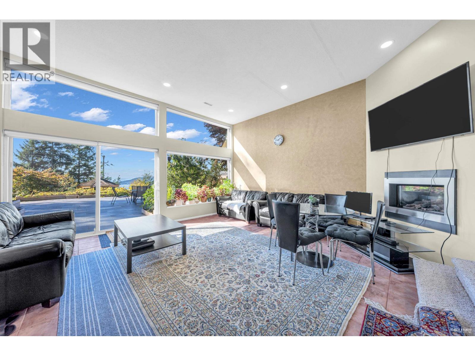 4673 WOODBURN ROAD, West Vancouver