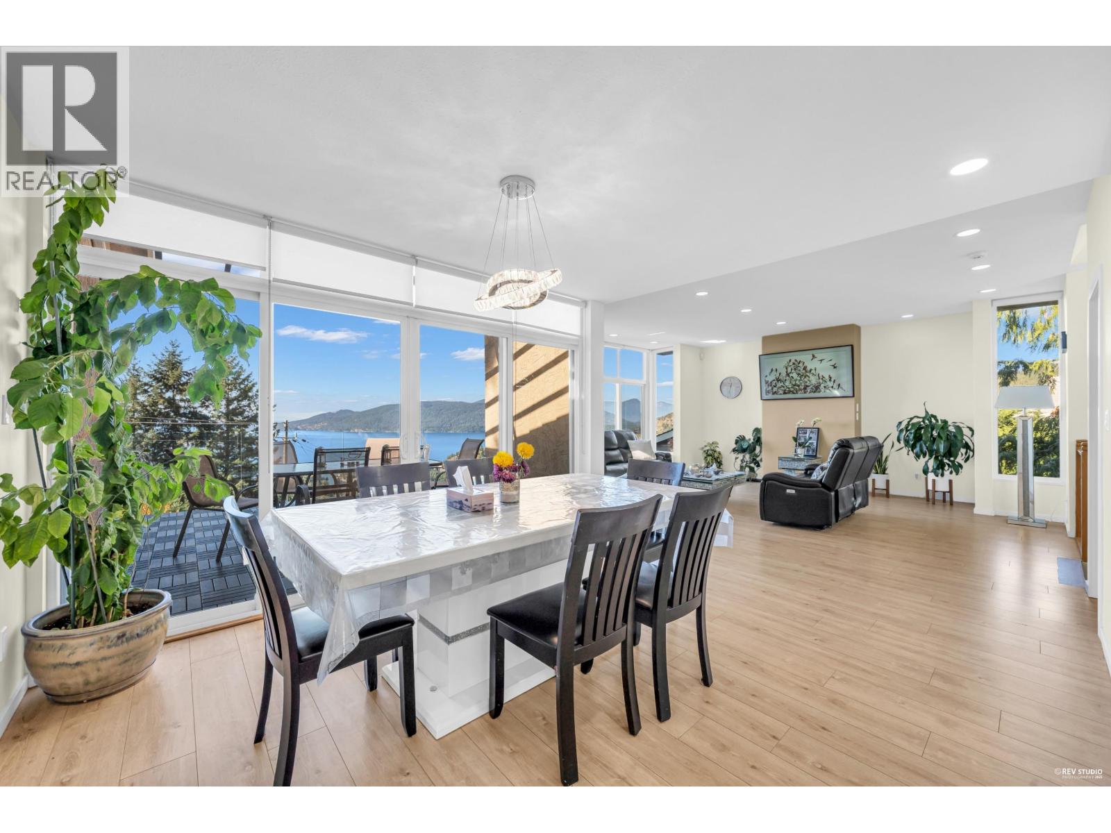 4673 WOODBURN ROAD, West Vancouver