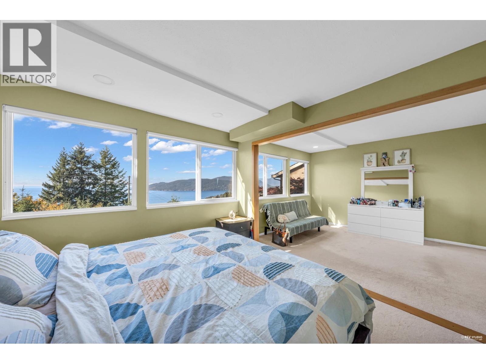 4673 WOODBURN ROAD, West Vancouver