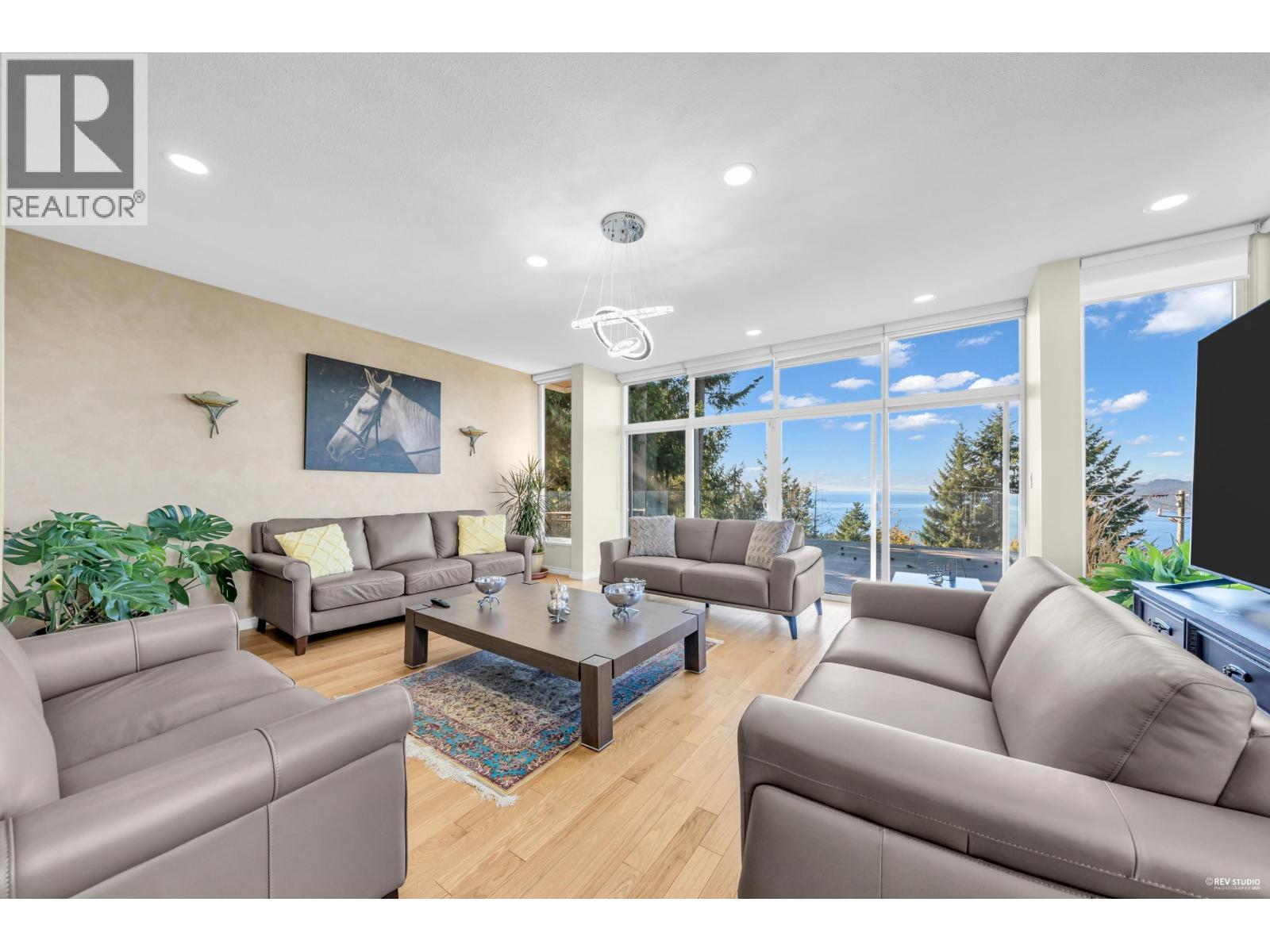 4673 WOODBURN ROAD, West Vancouver