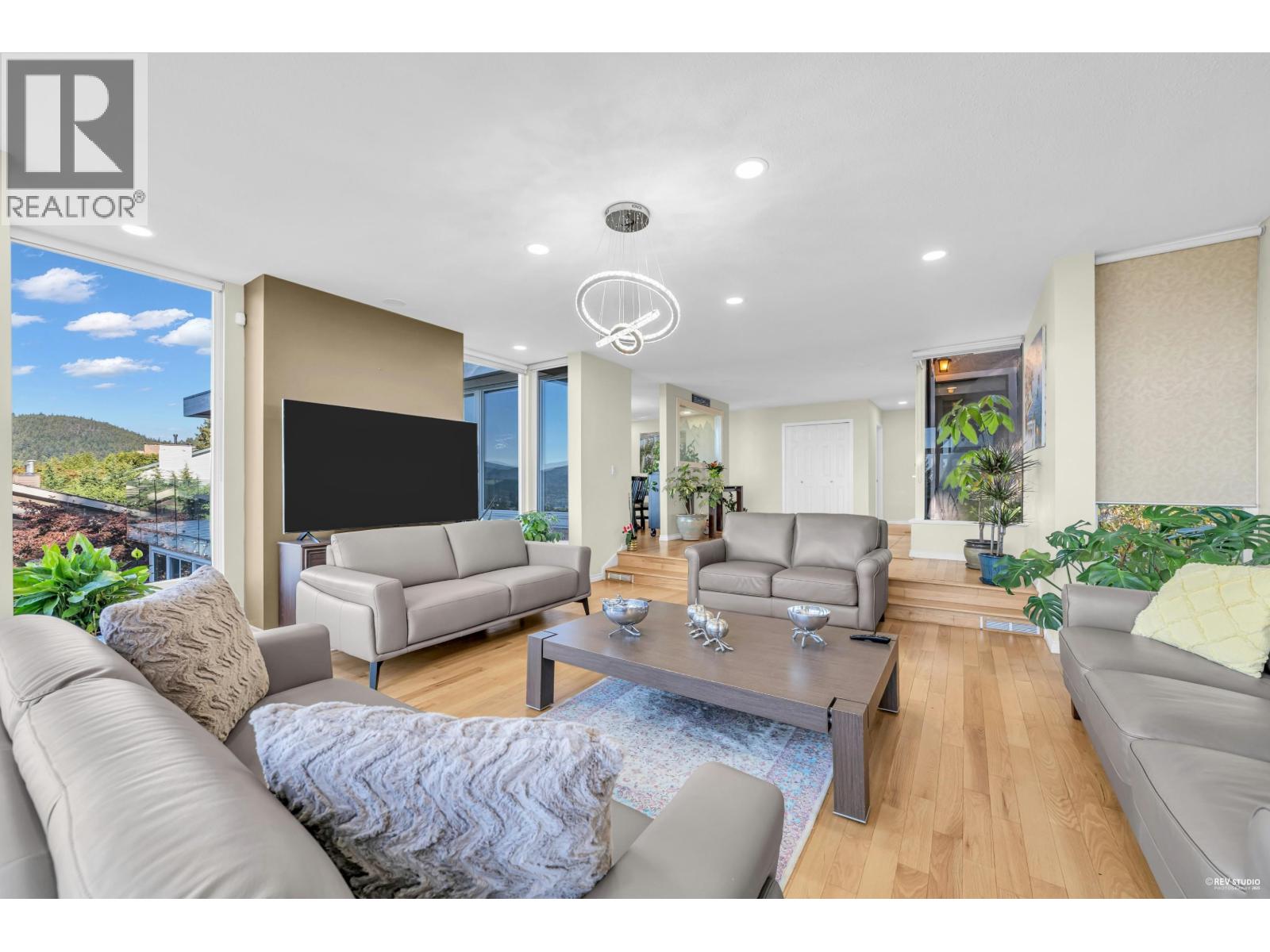 4673 WOODBURN ROAD, West Vancouver